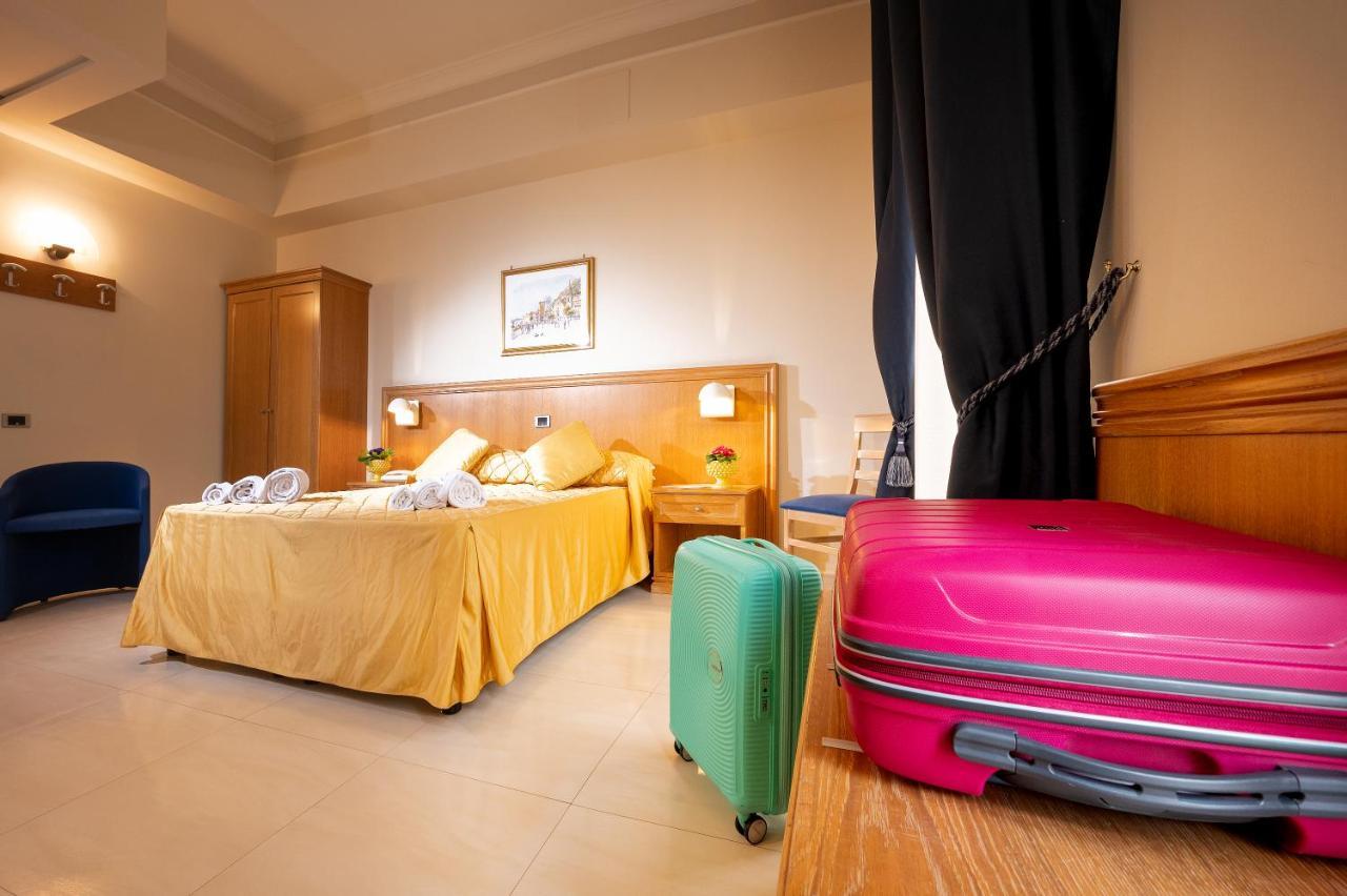 Hotel Sabbie D'Oro Giardini-Naxos Extérieur photo