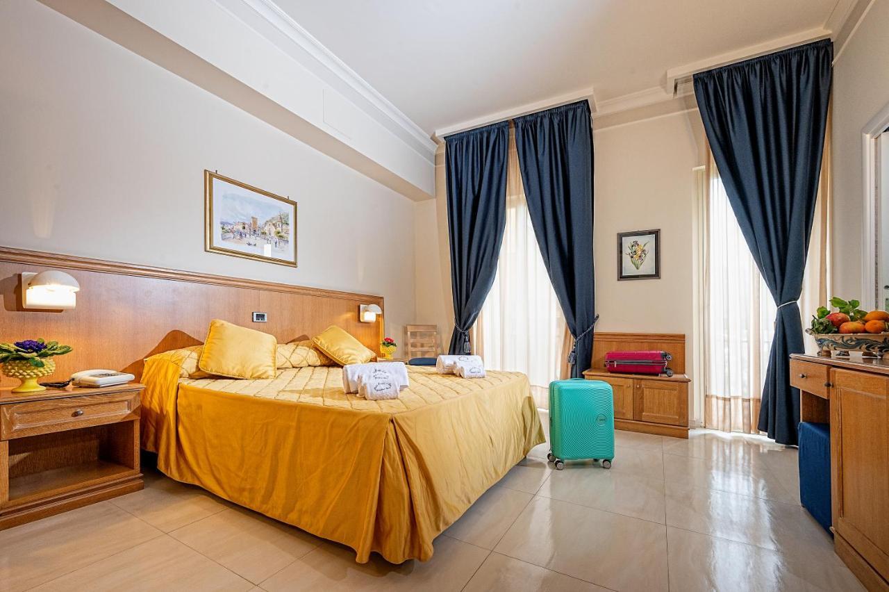 Hotel Sabbie D'Oro Giardini-Naxos Extérieur photo