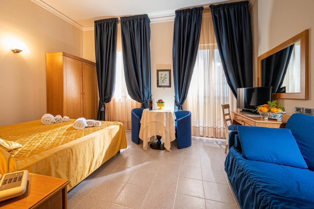 Hotel Sabbie D'Oro Giardini-Naxos Extérieur photo