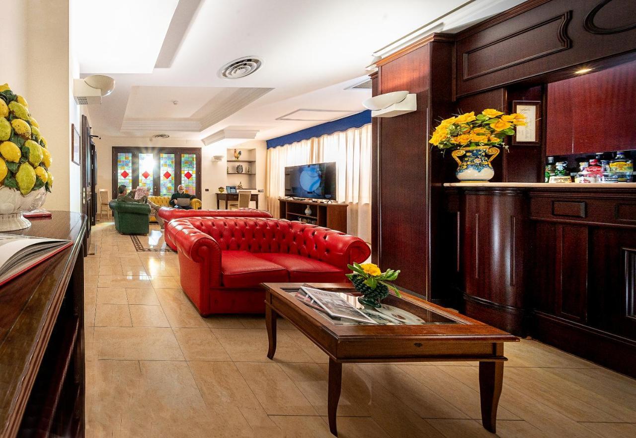 Hotel Sabbie D'Oro Giardini-Naxos Extérieur photo