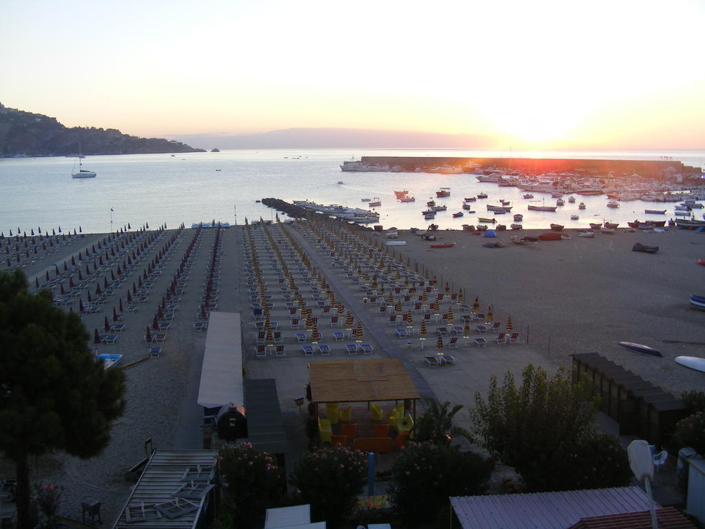Hotel Sabbie D'Oro Giardini-Naxos Extérieur photo
