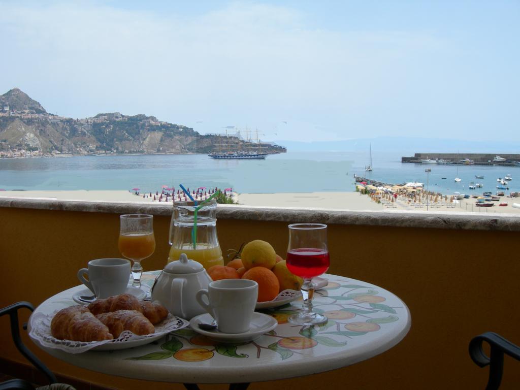 Hotel Sabbie D'Oro Giardini-Naxos Extérieur photo